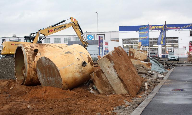 Komplettrückbau der JET-Tankstelle auf dem Gelände des Real-SB Warenhaus in Mannheim-Sandhofen - Ingenieurtechnische Begleitung aus abfall- und altlastenrelevanter Sicht