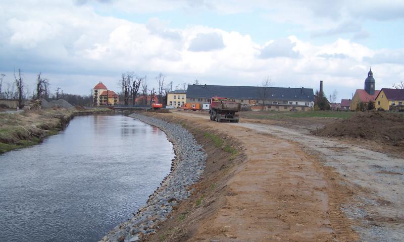 Deichsanierungsmaßnahmen nach Hochwasser 09/2010 im Rödergebiet aufgrund Gefahr in Verzug bei neuerlichem Hochwasser Große Röder - Abschnitt GRR 5