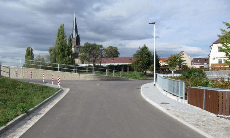 Beweissicherung - vor Baubeginn und nach Bauende - Hochwasserschutzlinie in Radebeul Fürstenhain - Maßnahme M68 - Objekt 10 - Deich und Überlaufstrecke